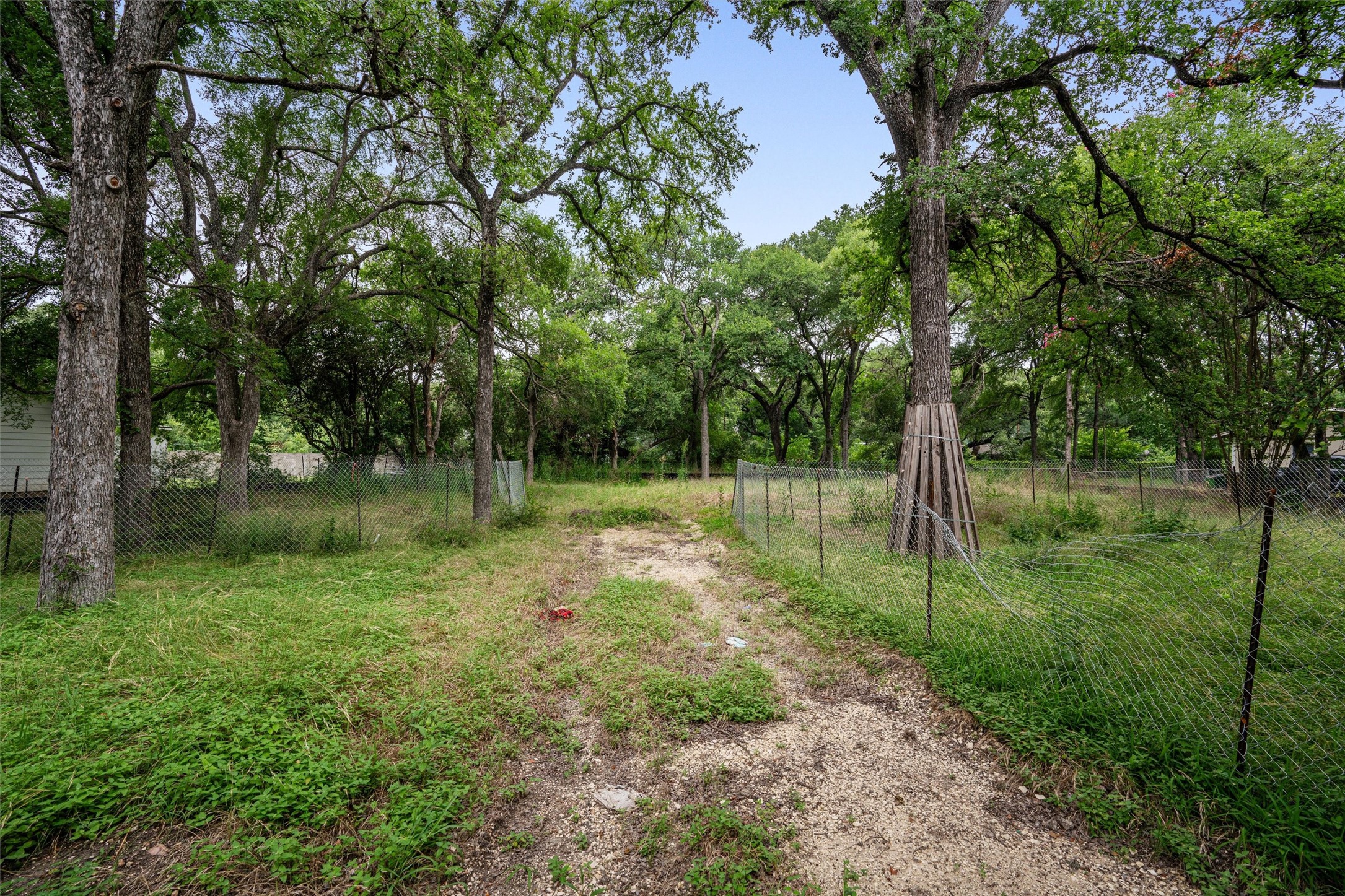 3928 East 16th Street Austin, TX 78721 - Photo 12 of 32
