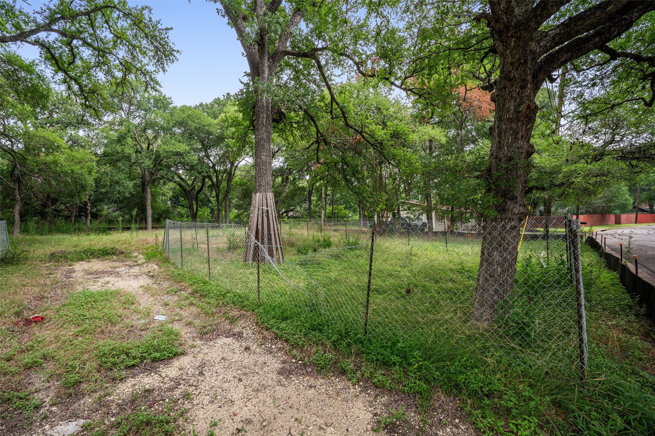 3928 East 16th Street Austin, TX 78721 - Photo 13 of 32