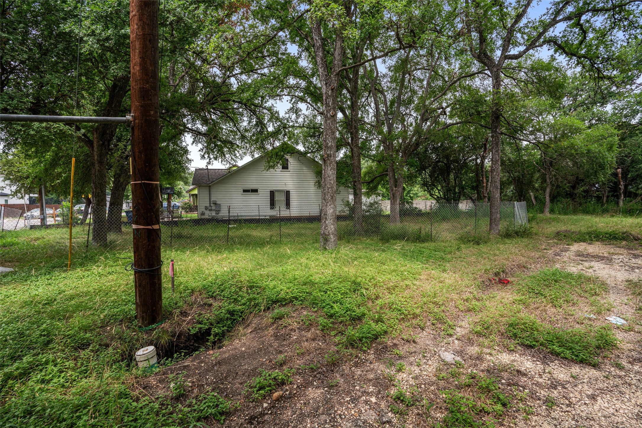 3928 East 16th Street Austin, TX 78721 - Photo 14 of 32