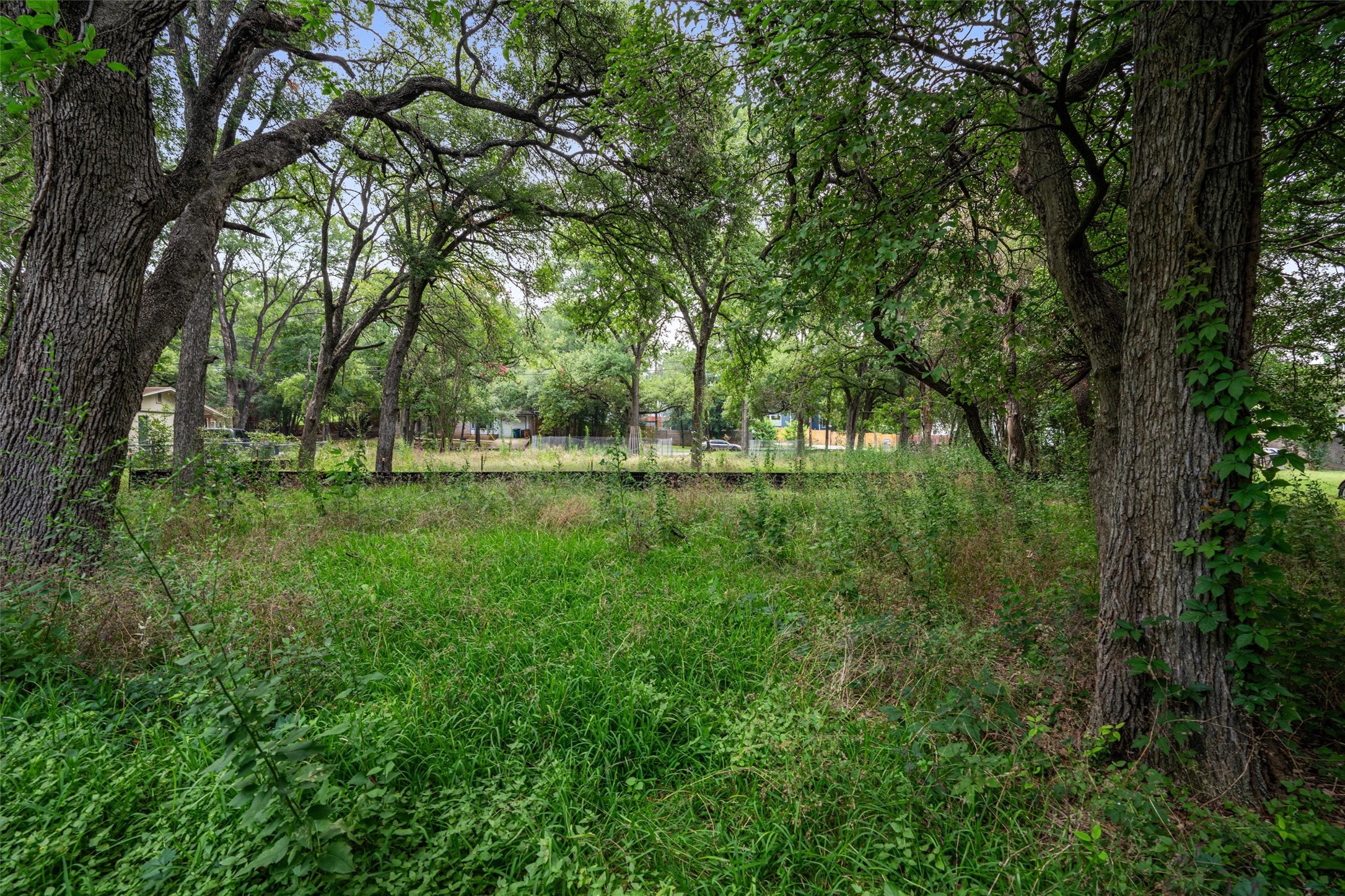 3928 East 16th Street Austin, TX 78721 - Photo 23 of 32