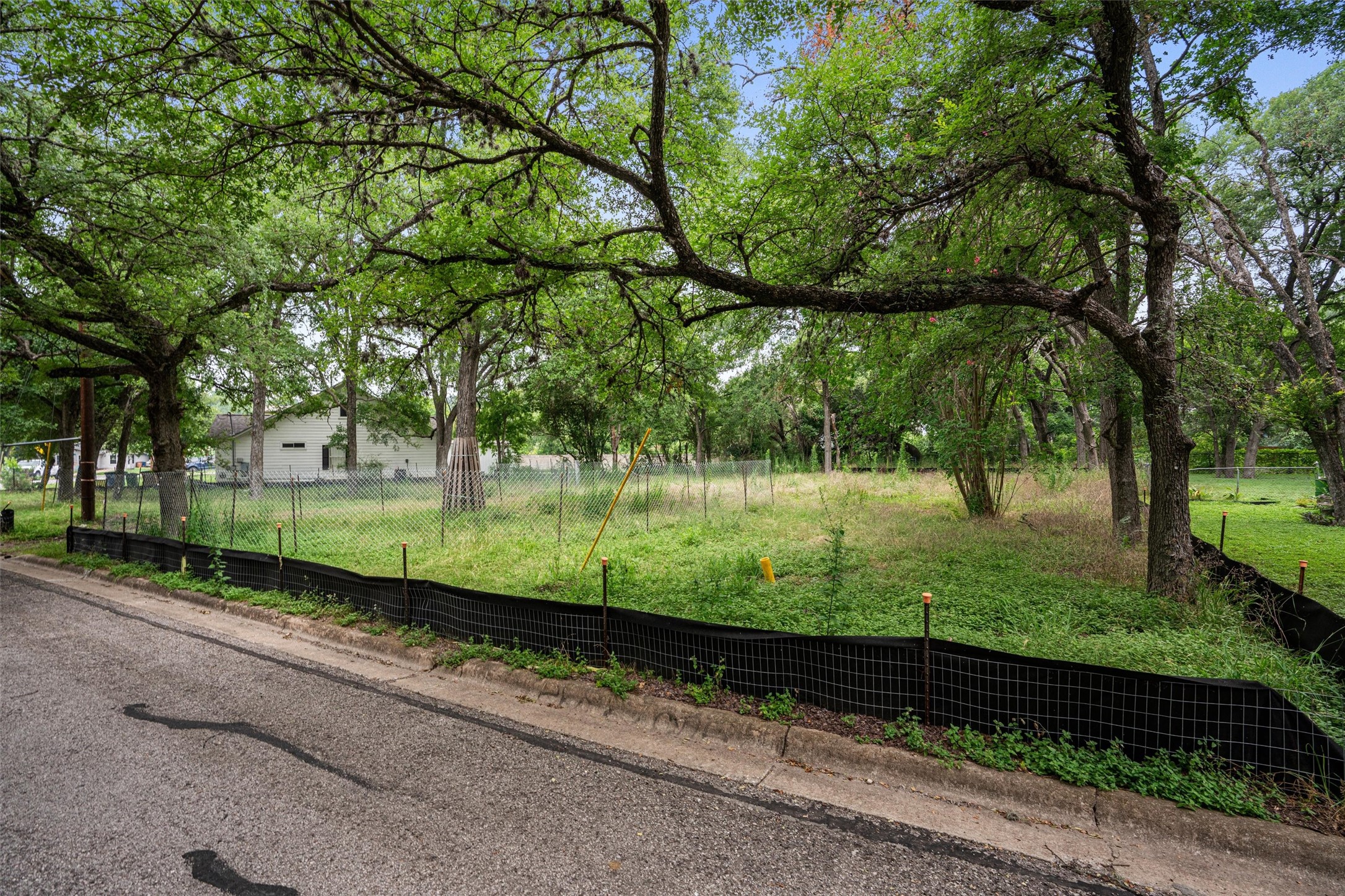 3928 East 16th Street Austin, TX 78721 - Photo 7 of 32