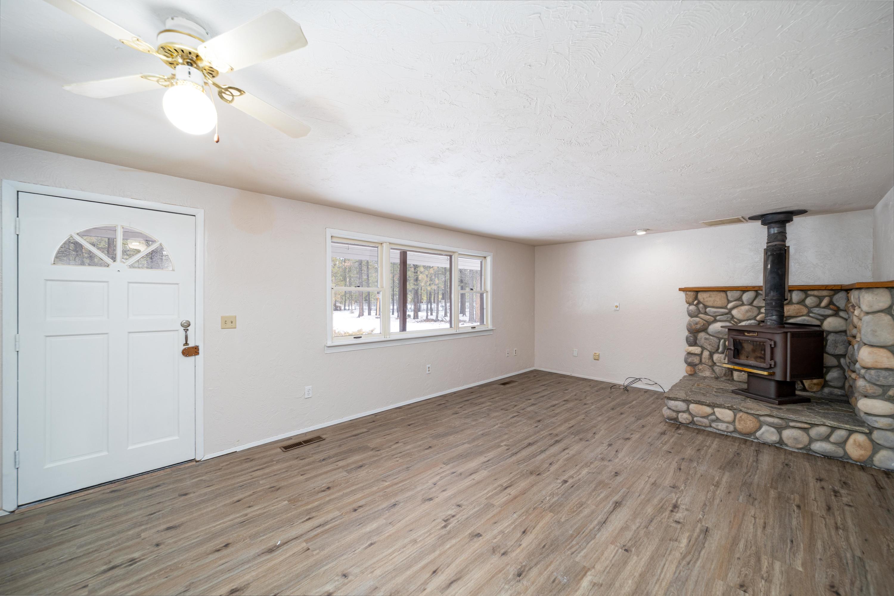 1624 Lukes Road La Pine, OR 97739 - Photo 6 of 29 1624_Lukes_Rd_HighRes-27