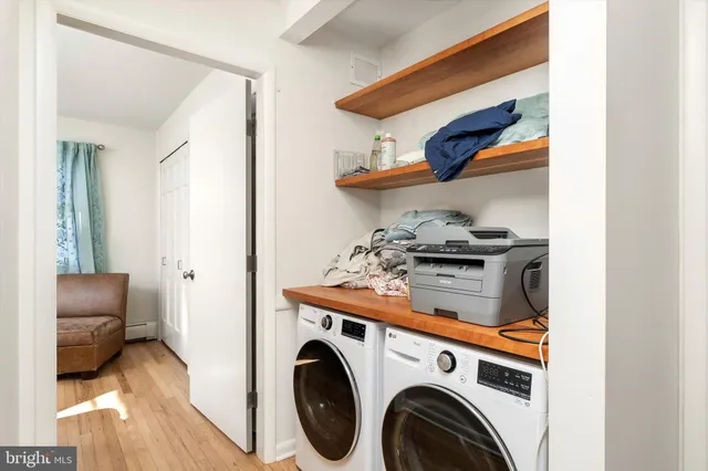 a view of livingroom with washer and dryer