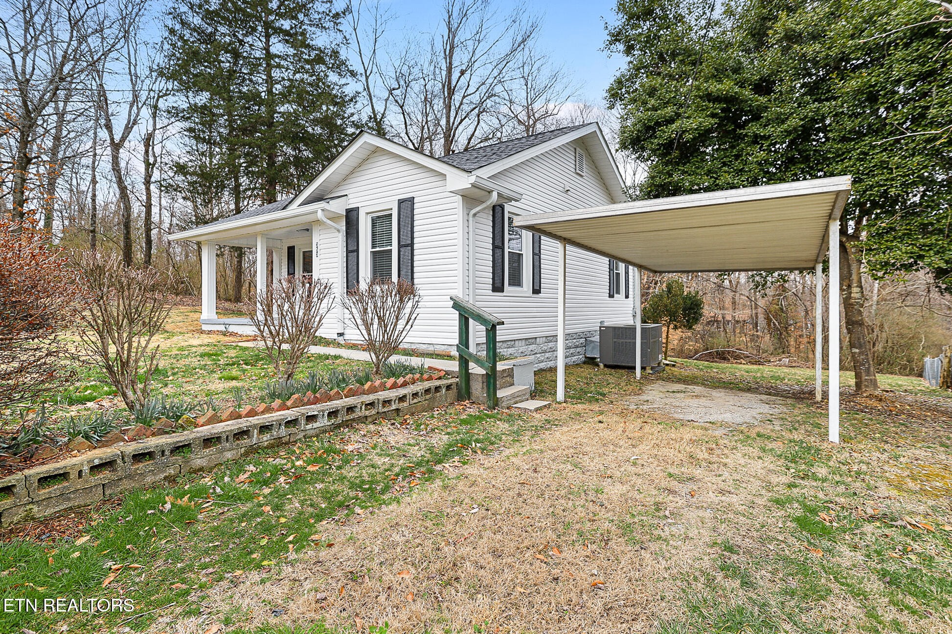 353 Lee Road Clinton, TN 37716 - Photo 2 of 33 Gallery Image 2