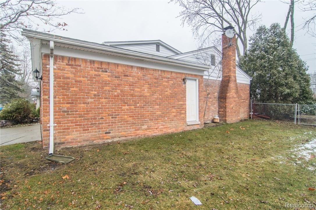 29540 North Rutherland Street Southfield, MI 48076 - Photo 47 of 49 DSC_0106.jpg