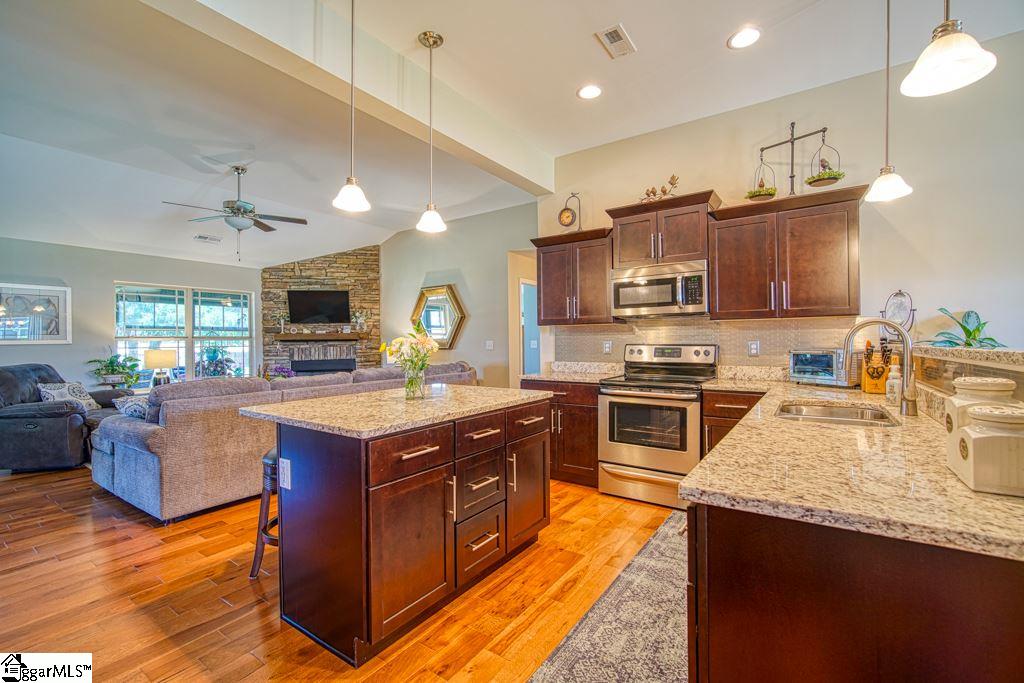 403 Braeburn Fields Inman, SC 29349 - Photo 4 of 36