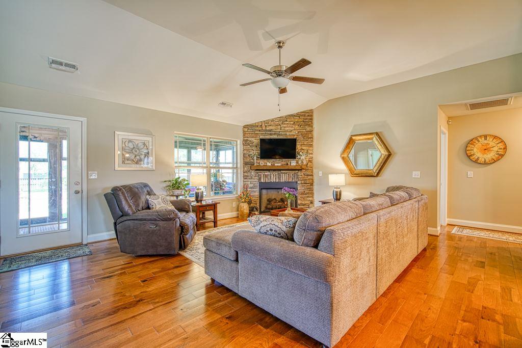403 Braeburn Fields Inman, SC 29349 - Photo 9 of 36
