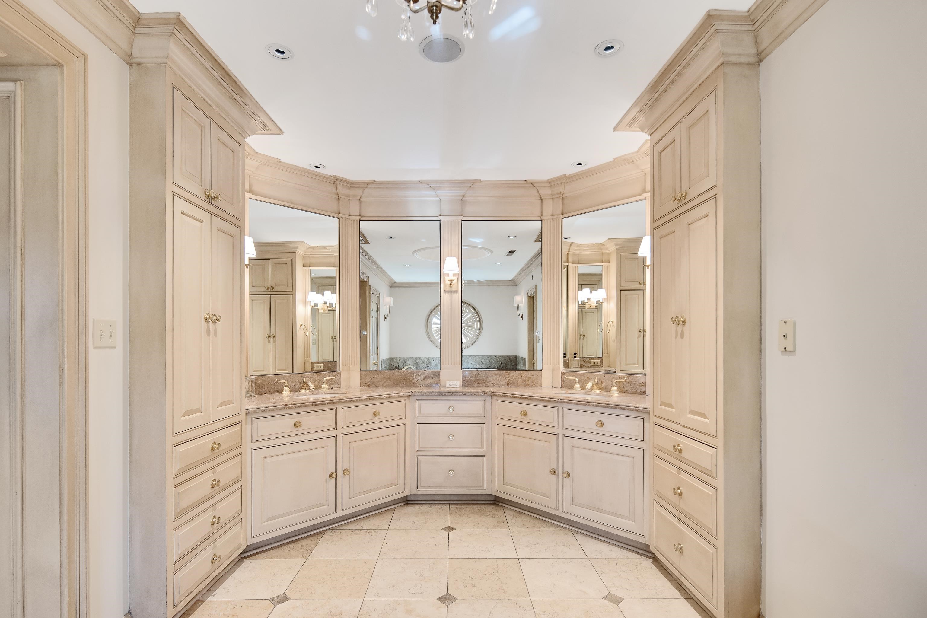 45 Norwal Road Memphis, TN 38117 - Photo 5 of 37 a spacious bathroom with a double vanity sink a mirror and a bathtub