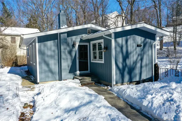 $349,000 | 320 Walnut Avenue, New Windsor, NY 12553