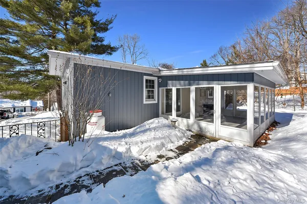 $349,000 | 320 Walnut Avenue, New Windsor, NY 12553