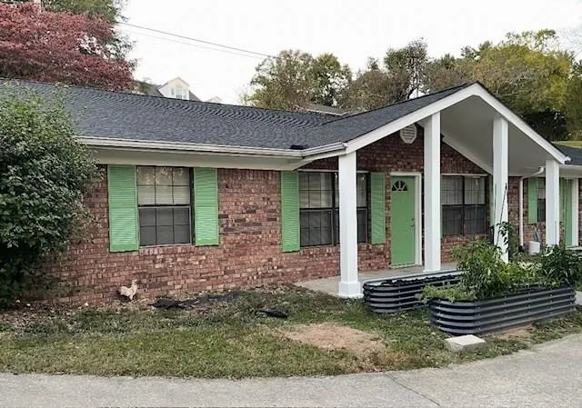 a view of a room with an empty space