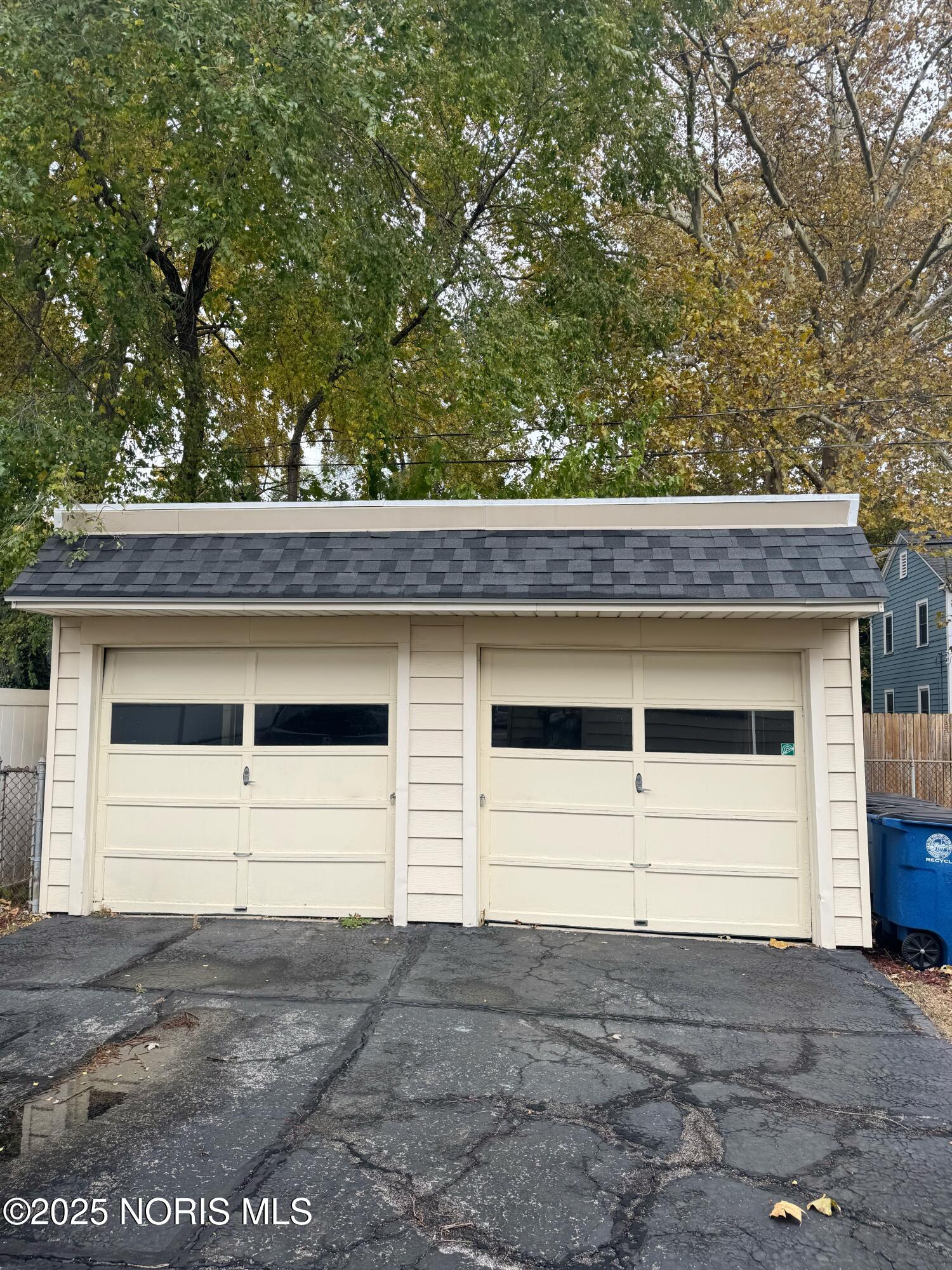3832 Grantley Road Toledo, OH 43613 - Photo 3 of 40 3AC3D6BB-E5CB-414F-970C-505092B403EA