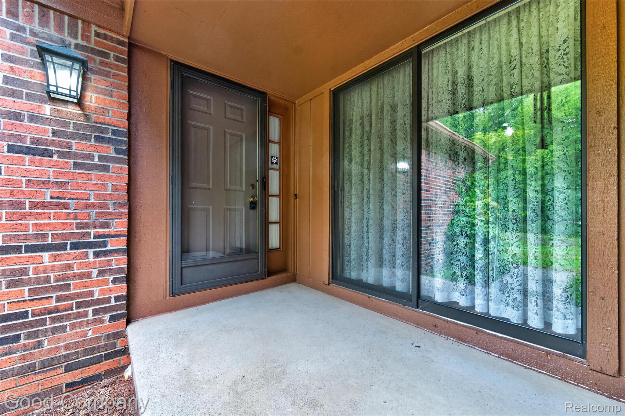 1902 Jenny Lane Rochester, MI 48309 - Photo 2 of 35 05-1902-Jenny-Ln-Rochester-Hills-MI-48309-WindowStill.jpg