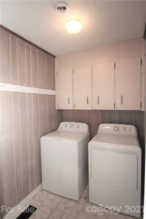 517 Rutledge Drive Catawba, SC 29704 - Photo 16 of 20 a utility room with dryer and washer