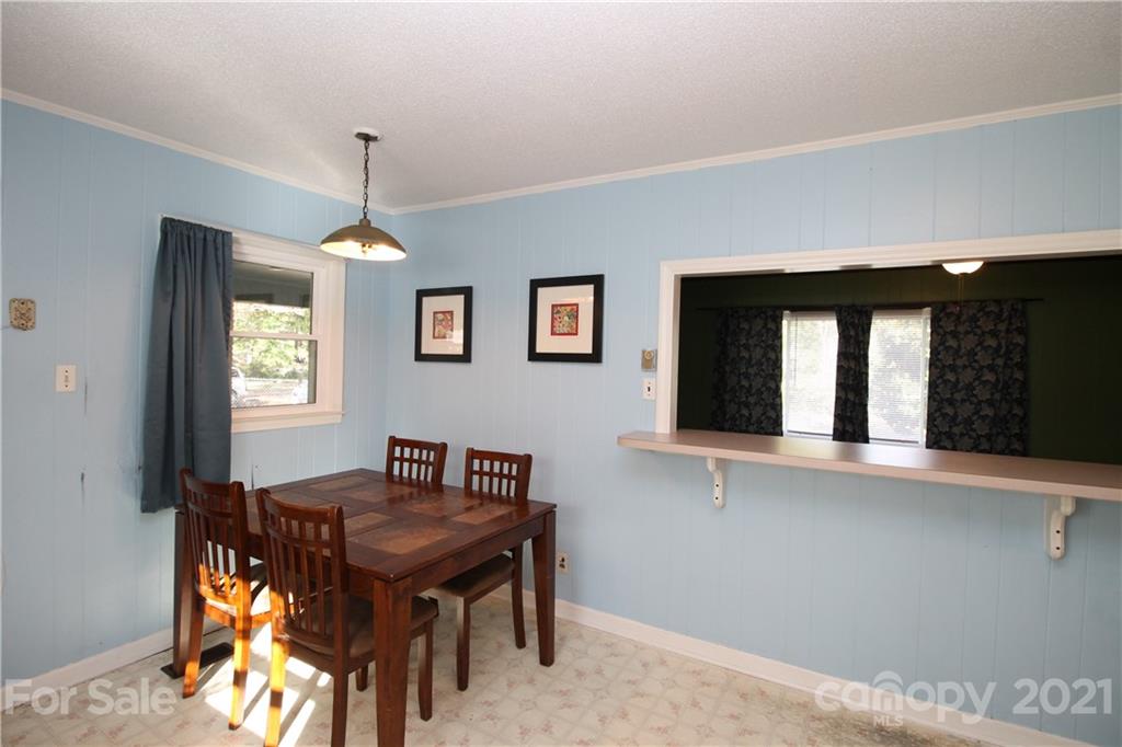 517 Rutledge Drive Catawba, SC 29704 - Photo 8 of 20 a workspace with furniture and window