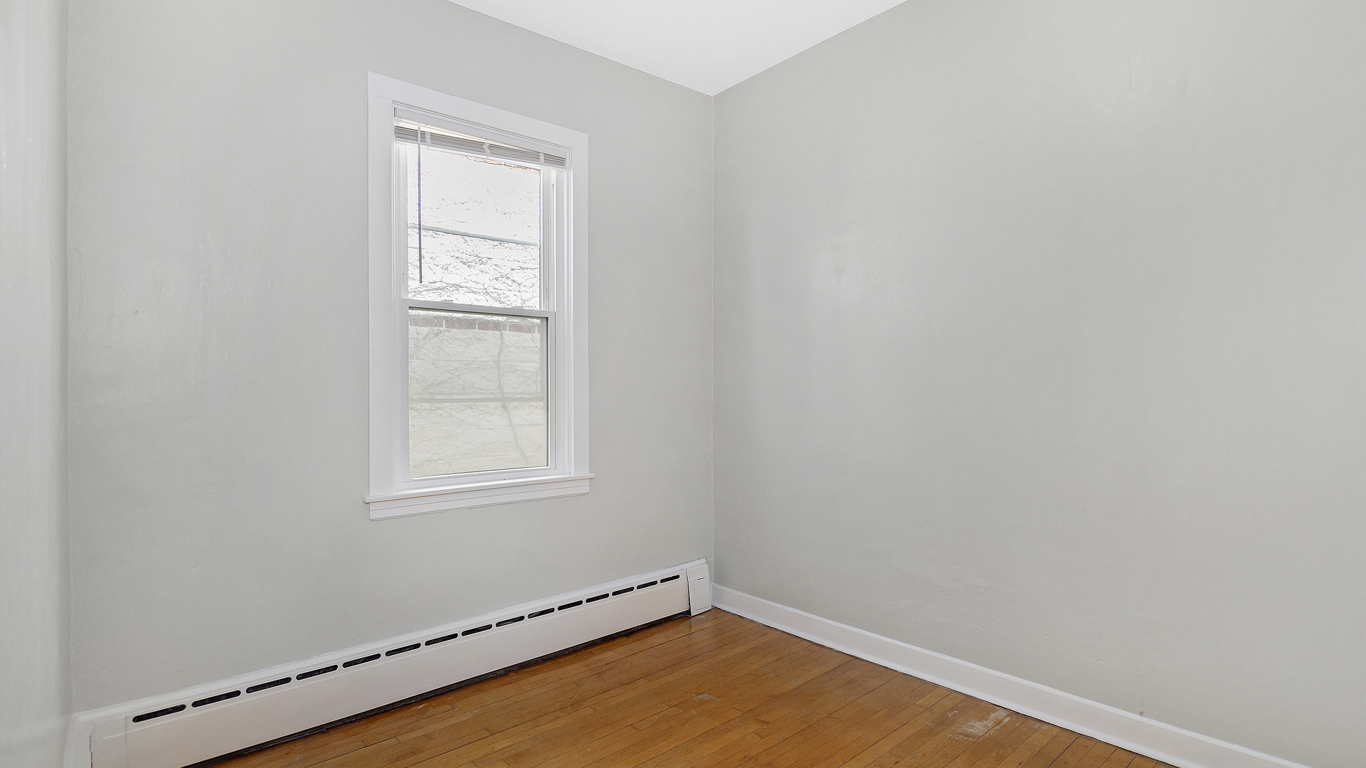 2905 North Burling Street, Unit 2 Chicago, IL 60657 - Photo 12 of 17 an empty room with a window