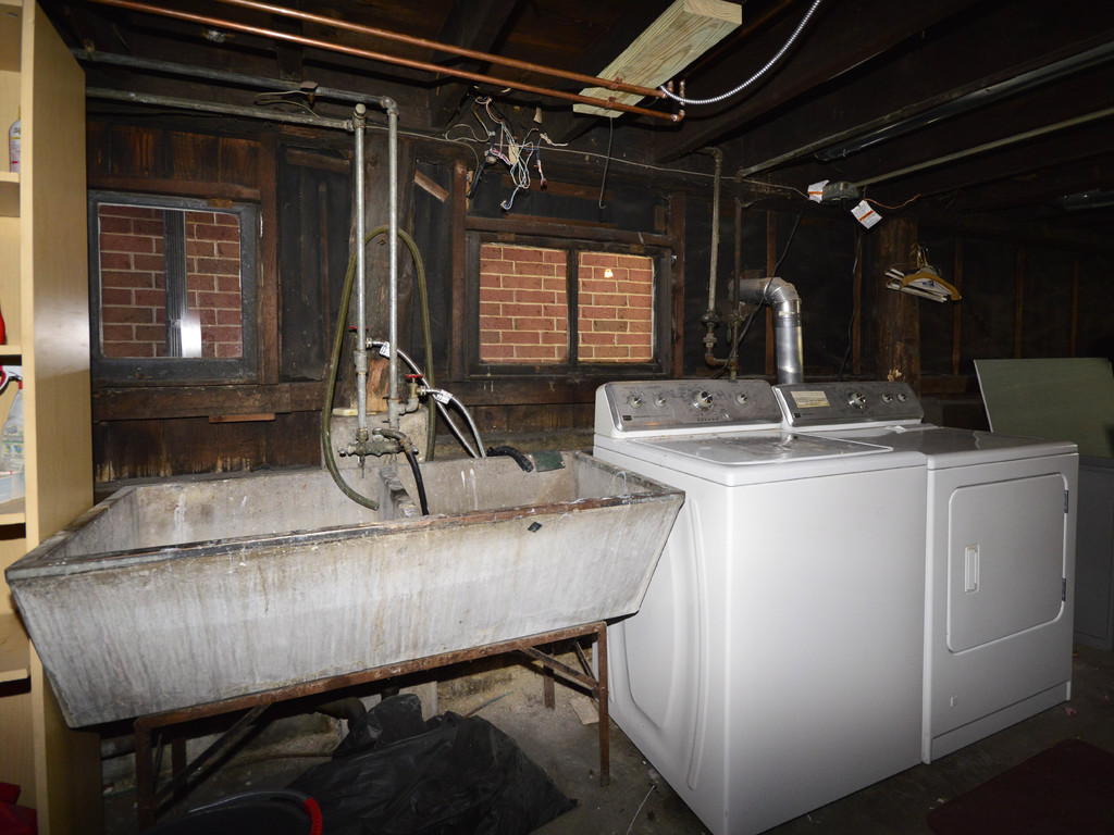 2905 North Burling Street, Unit 2 Chicago, IL 60657 - Photo 16 of 17 a kitchen with a table and chairs