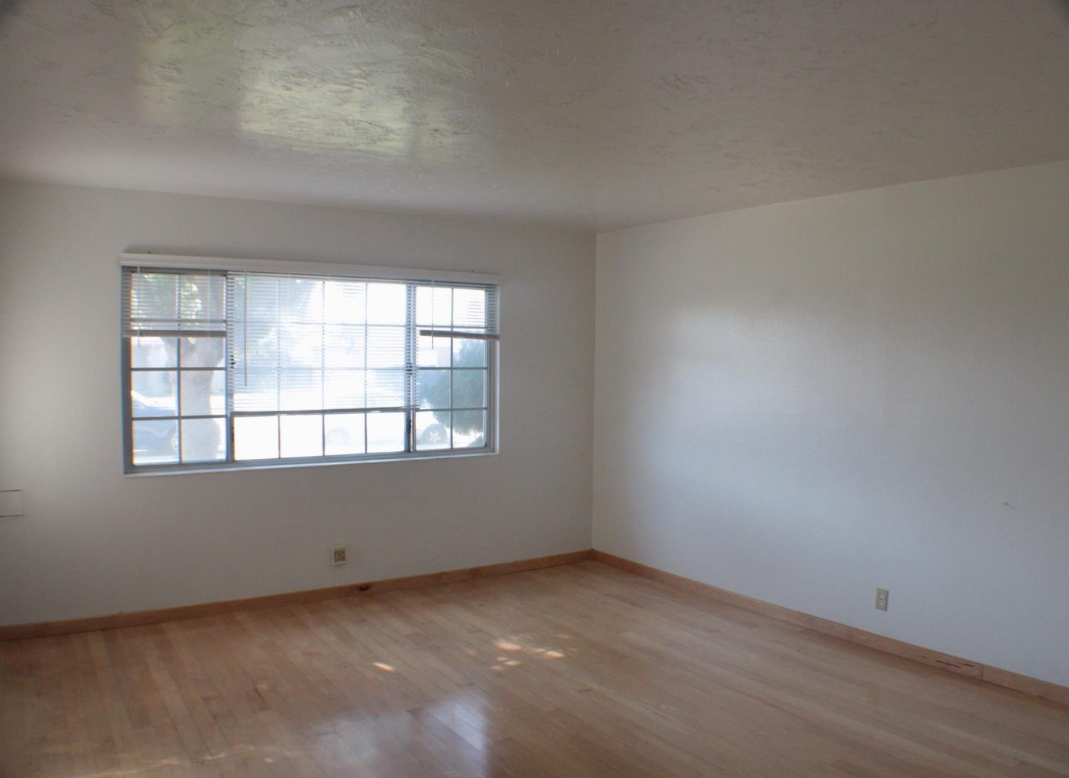 881 West Rialto Avenue Clovis, CA 93612 - Photo 3 of 25 an empty room with a window