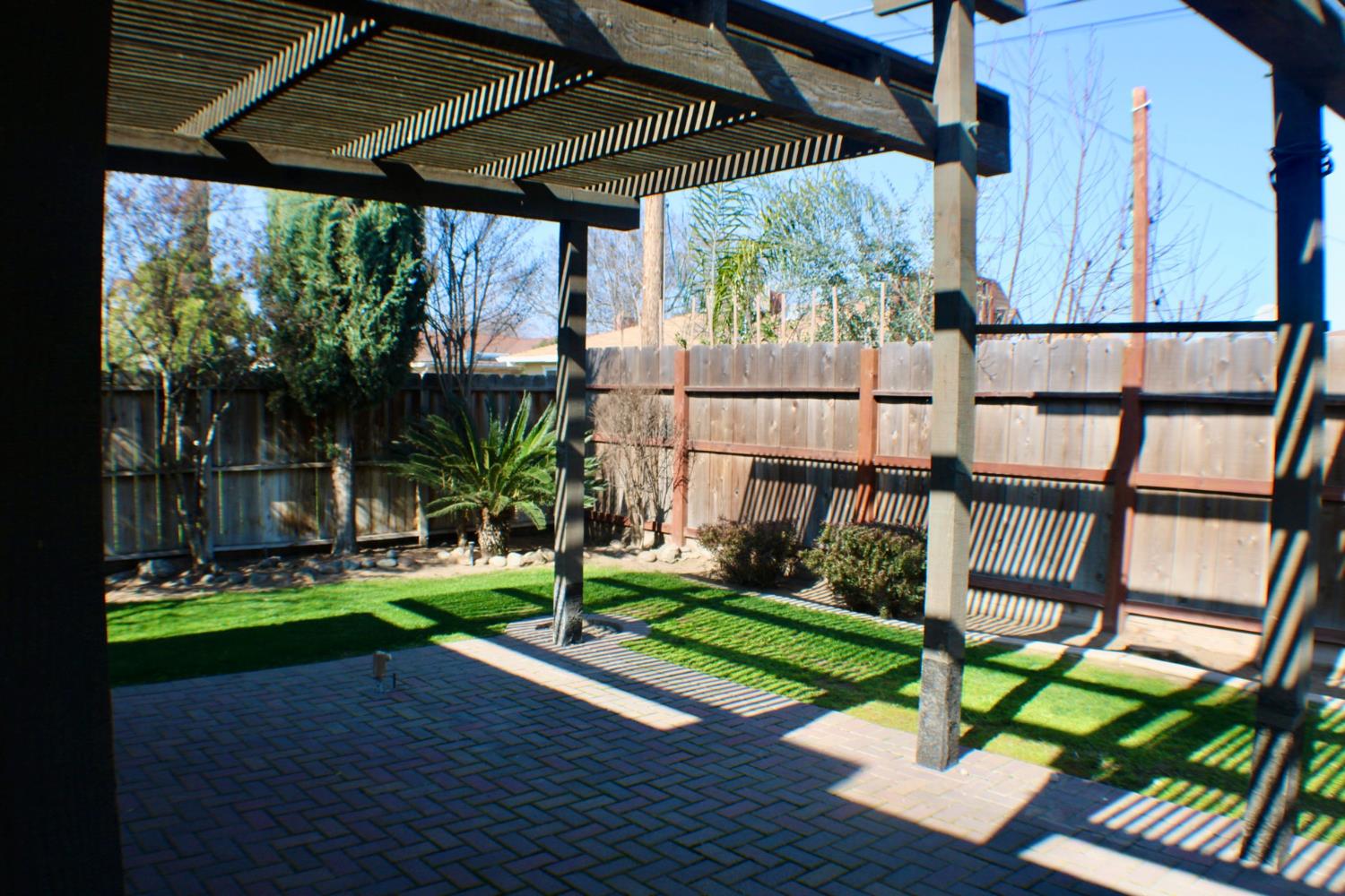 881 West Rialto Avenue Clovis, CA 93612 - Photo 10 of 25 a view of outdoor space with seating