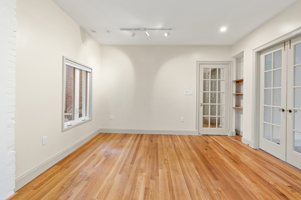 316 Russett Road Chestnut Hill, MA 02467 - Photo 12 of 38