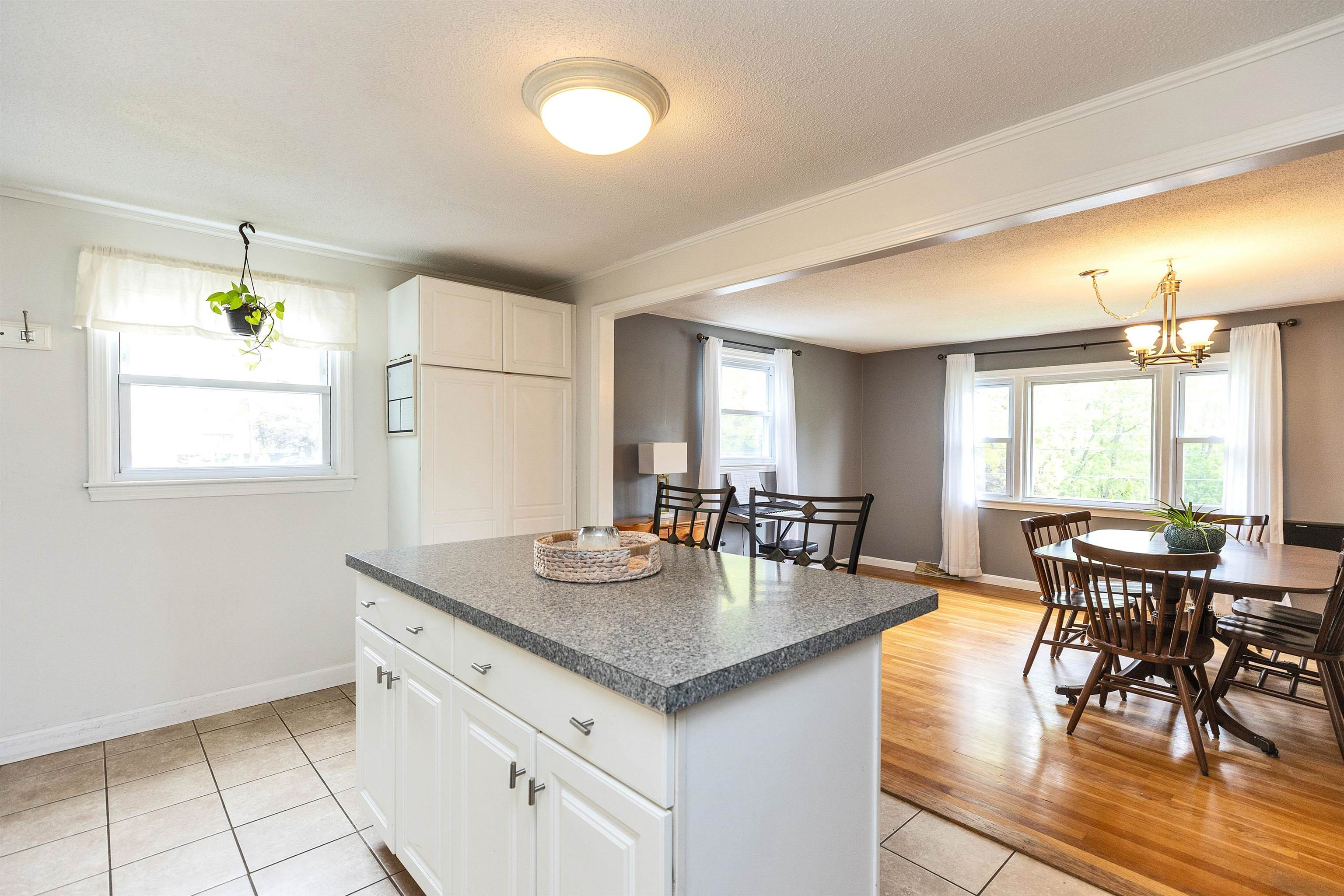 72 Wethersfield Road Nashua, NH 03062 - Photo 9 of 39