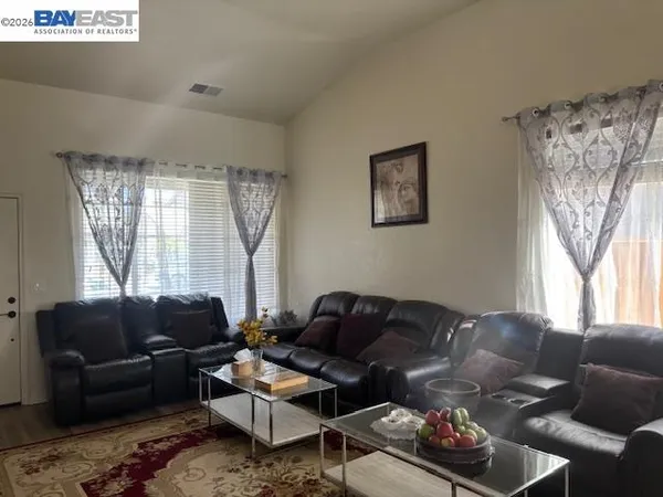 $739,990 | 1551 Autumn Meadow Lane, Tracy, CA 95376