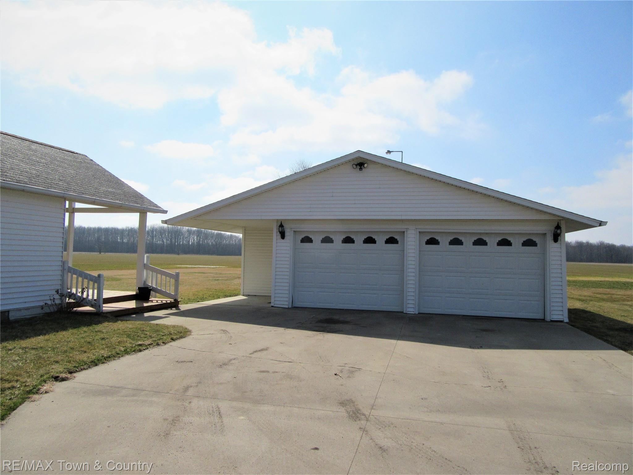 4321 Ditch Road New Lothrop, MI 48460 - Photo 4 of 21 dit garage.jpg
