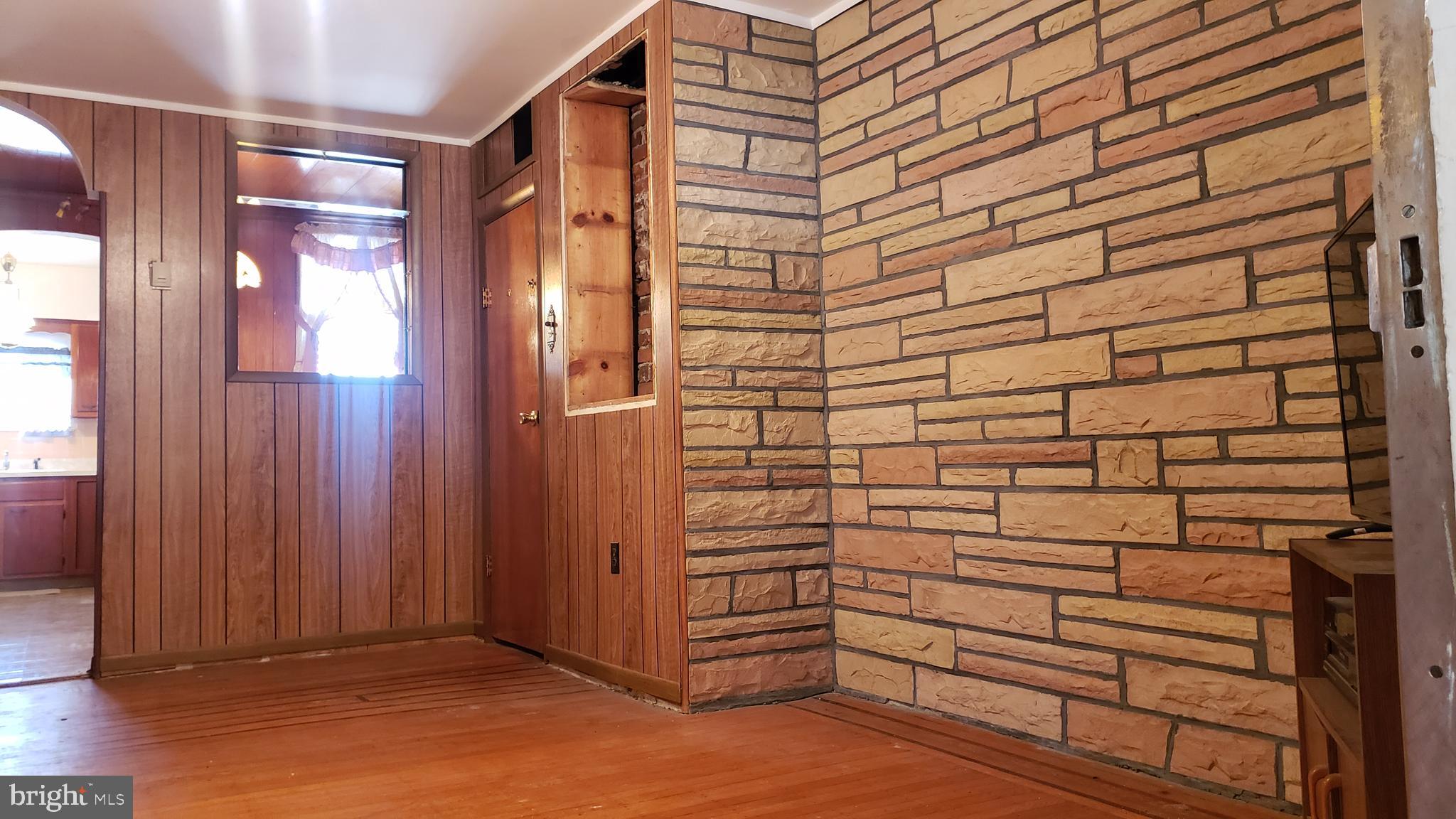 2436 West Ritner Street Philadelphia, PA 19145 - Photo 12 of 64 Closet in living area
