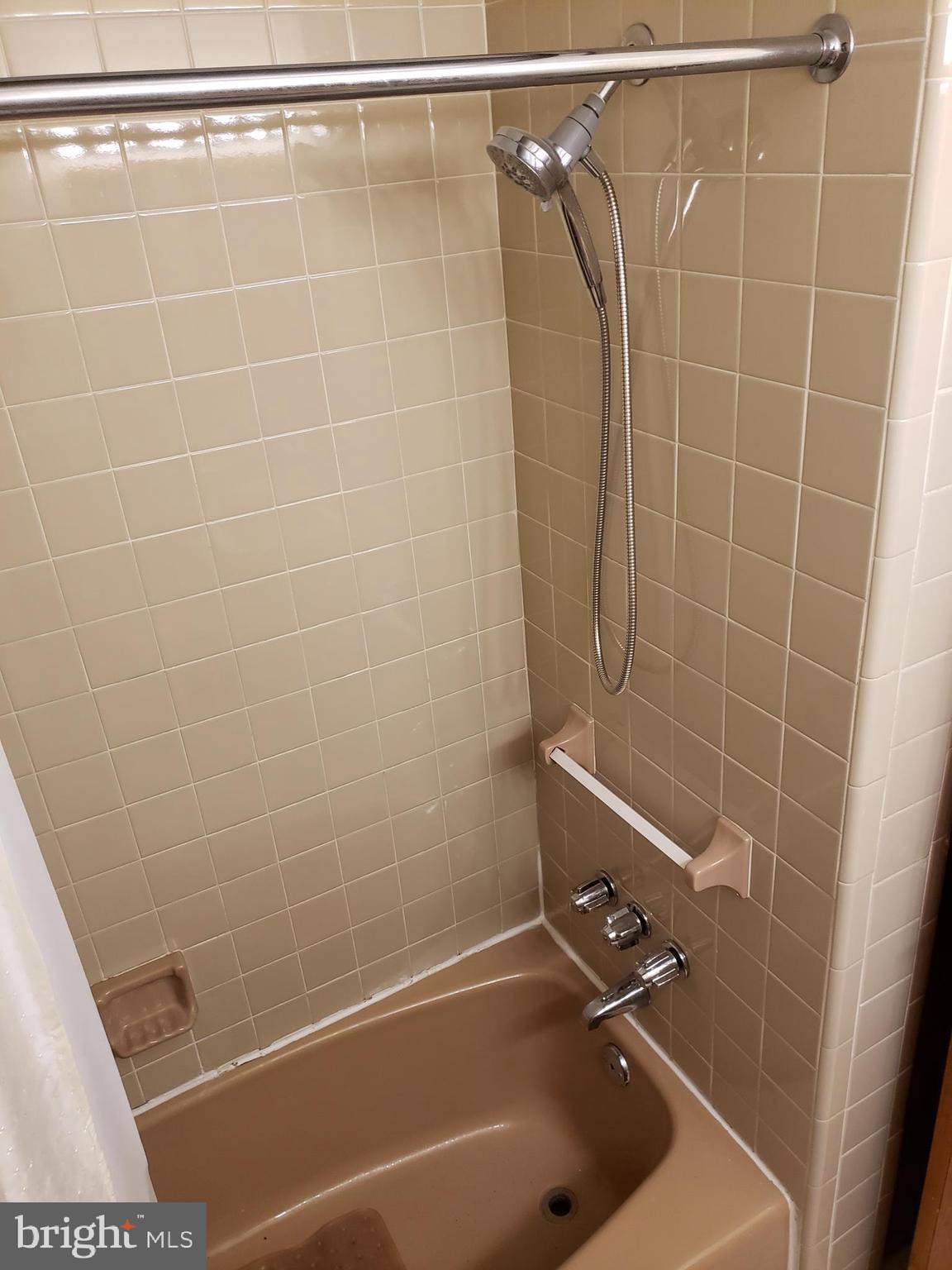 2436 West Ritner Street Philadelphia, PA 19145 - Photo 38 of 64 Upper level Bathroom w.ith shower Tub