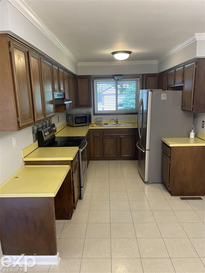 47356 Royal Road Macomb, MI 48044 - Photo 11 of 23 50078479-10.JPG