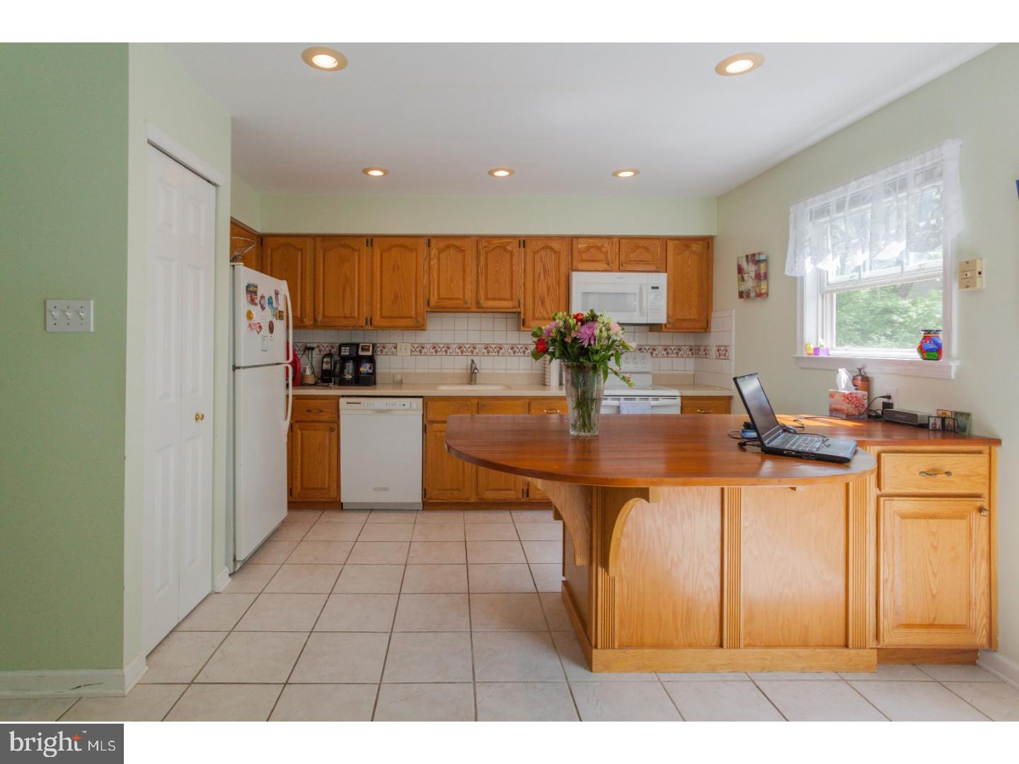 68 Charing Cross Road, Unit 35 Doylestown, PA 18901 - Photo 13 of 23 Kitchen