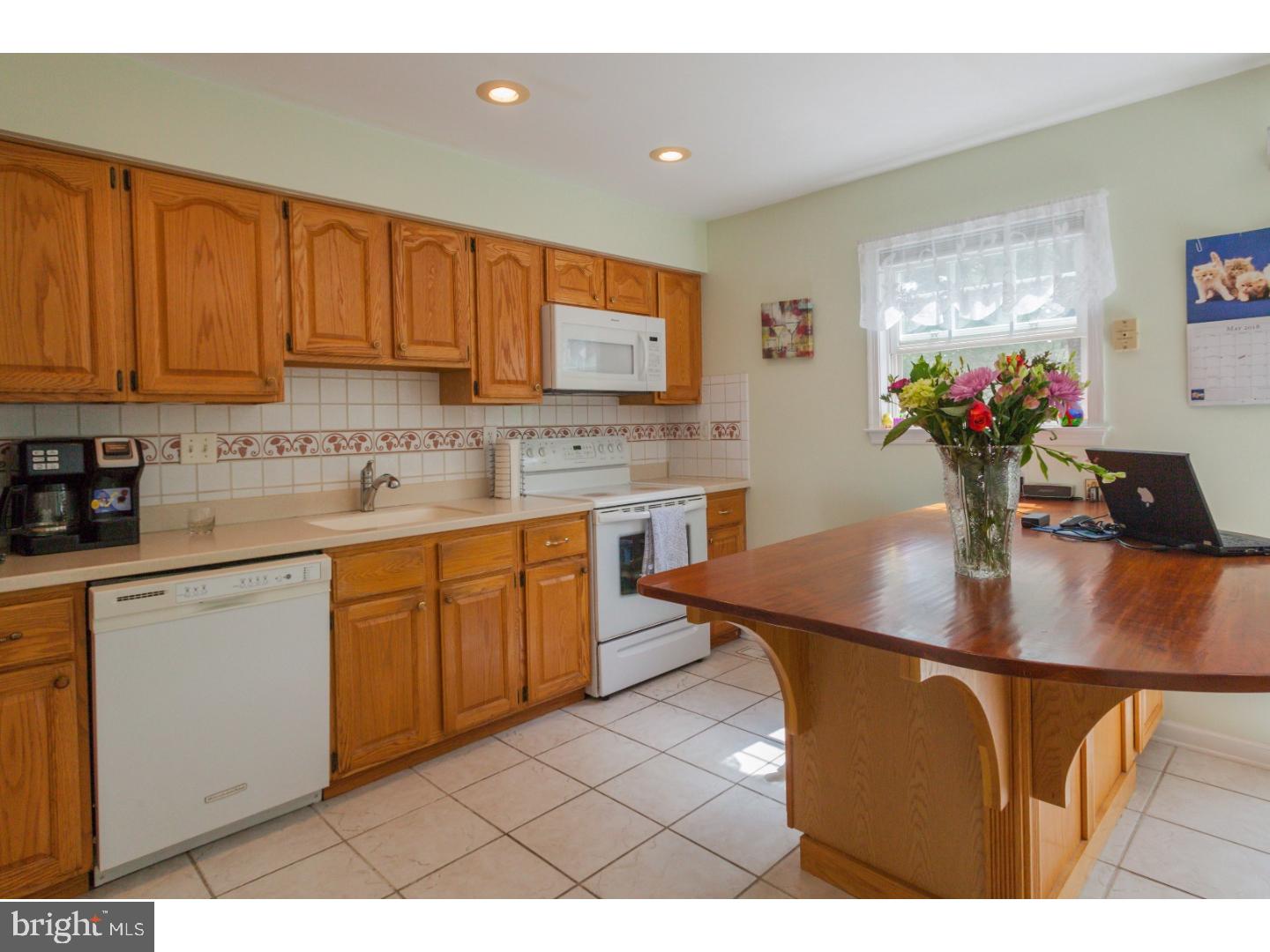 68 Charing Cross Road, Unit 35 Doylestown, PA 18901 - Photo 14 of 23 Kitchen