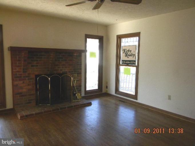 1943 Fairfax Road Annapolis, MD 21401 - Photo 2 of 27 Living Room #2