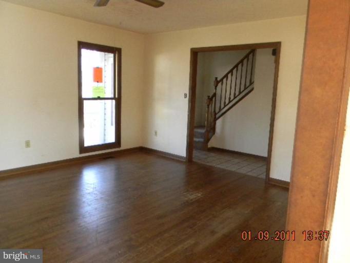 1943 Fairfax Road Annapolis, MD 21401 - Photo 3 of 27 Living Room