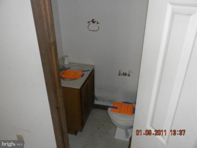 1943 Fairfax Road Annapolis, MD 21401 - Photo 4 of 27 Half Bath 1
