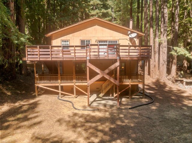 a view of a house with a backyard