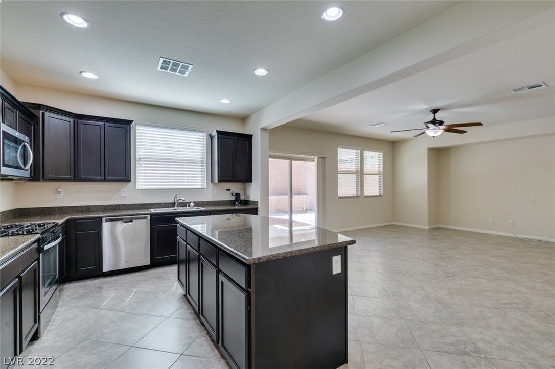 371 Woodland Moss Road Las Vegas, NV 89148 - Photo 3 of 23