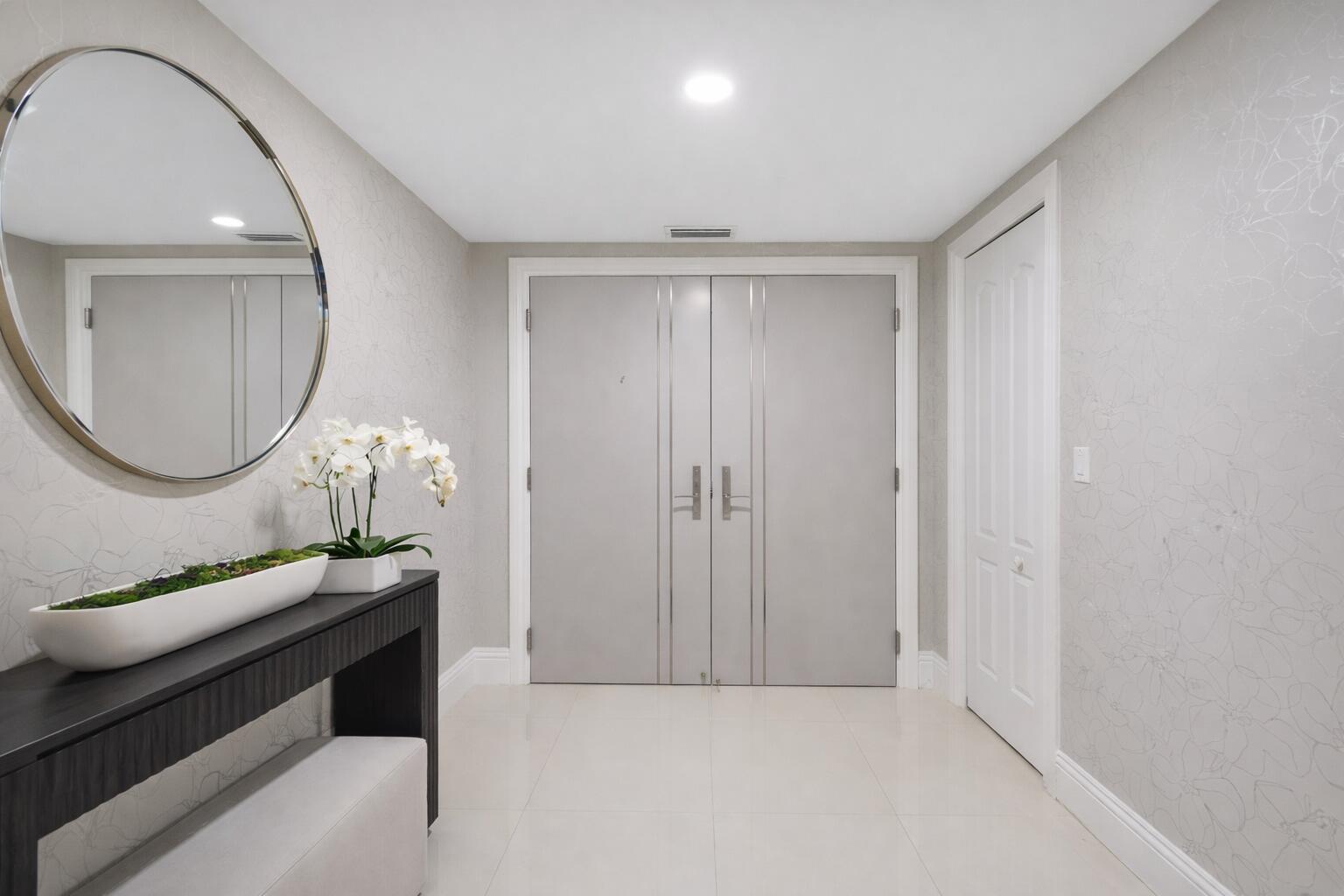 200 East Palmetto Park Road, Unit 505 Boca Raton, FL 33432 - Photo 2 of 71 Modern entryway with stylish decor