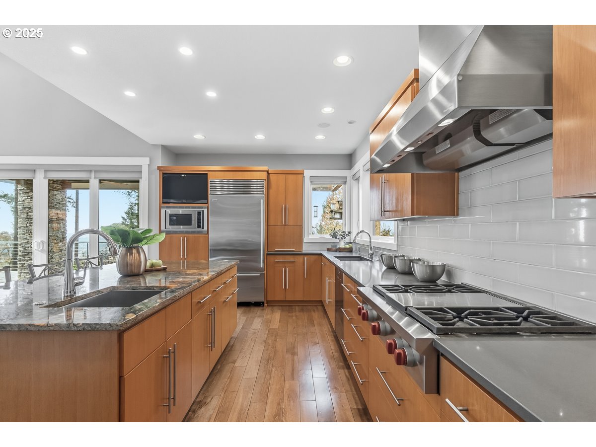 32047 Northeast Corral Creek Road Newberg, OR 97132 - Photo 12 of 40 a kitchen with stainless steel appliances granite countertop a sink stove and refrigerator