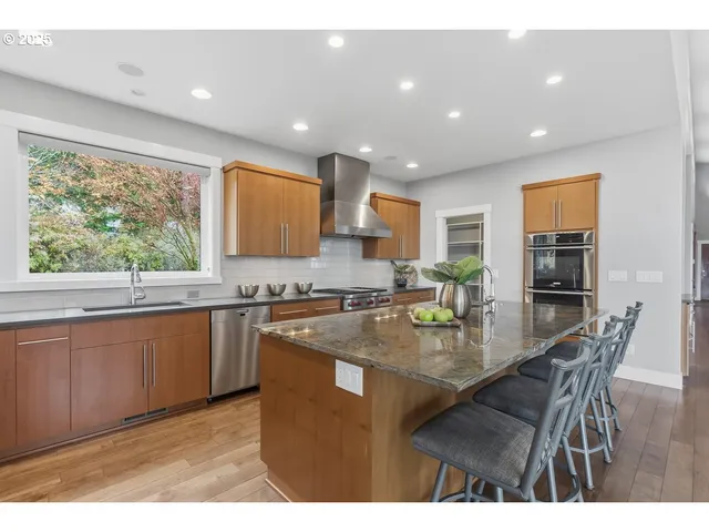 $1,595,000 | 32047 Northeast Corral Creek Road, Newberg, OR 97132