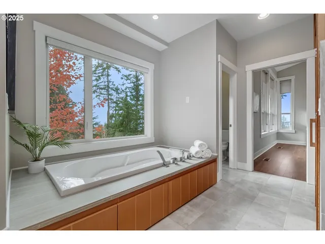 $1,595,000 | 32047 Northeast Corral Creek Road, Newberg, OR 97132