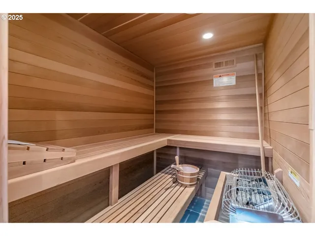 $1,595,000 | 32047 Northeast Corral Creek Road, Newberg, OR 97132