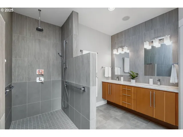 $1,595,000 | 32047 Northeast Corral Creek Road, Newberg, OR 97132