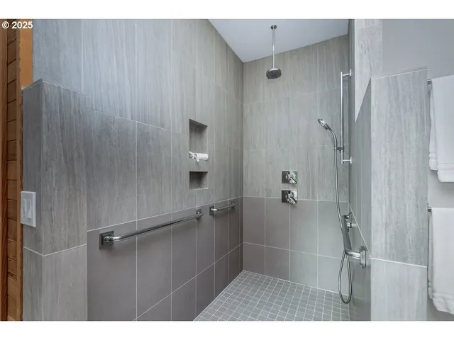 $1,595,000 | 32047 Northeast Corral Creek Road, Newberg, OR 97132