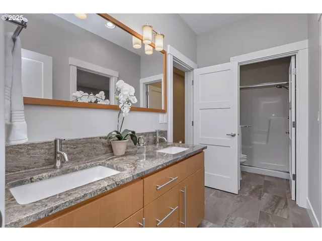 $1,595,000 | 32047 Northeast Corral Creek Road, Newberg, OR 97132