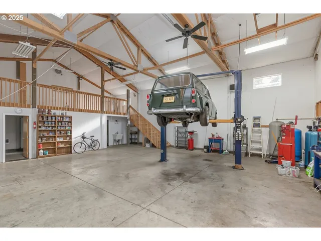 $1,595,000 | 32047 Northeast Corral Creek Road, Newberg, OR 97132