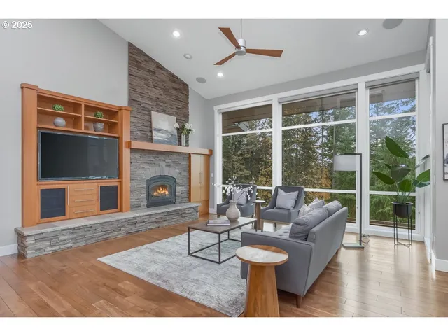 $1,595,000 | 32047 Northeast Corral Creek Road, Newberg, OR 97132