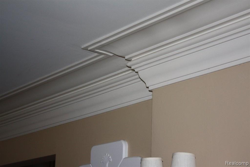 663 Fisher Road Grosse Pointe, MI 48230 - Photo 7 of 27 445.JPG