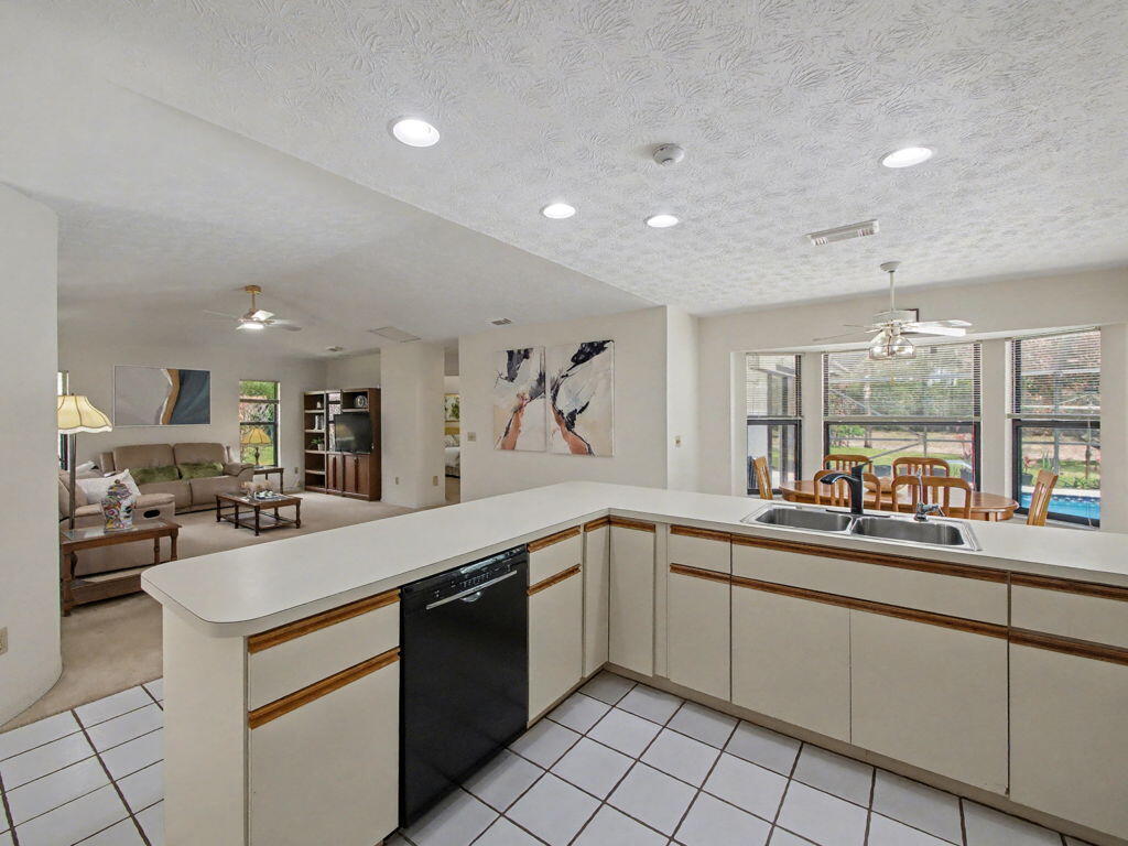1549 Southeast Pitcher Road Port St. Lucie, FL 34952 - Photo 16 of 28 image