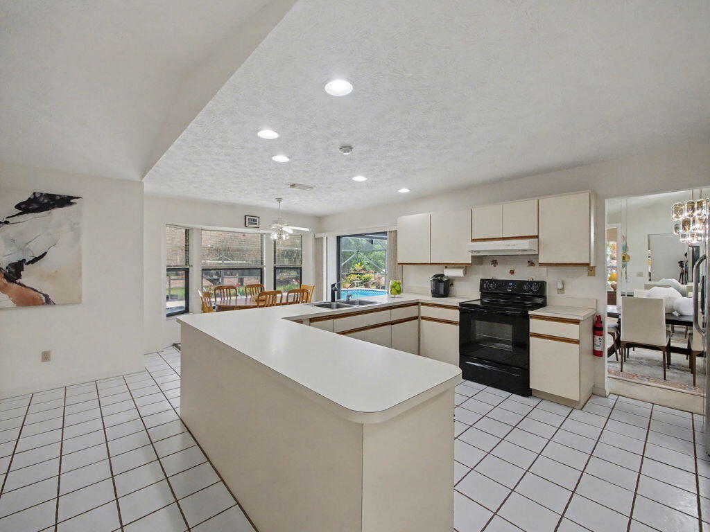 1549 Southeast Pitcher Road Port St. Lucie, FL 34952 - Photo 17 of 28 image